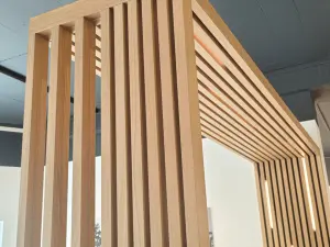 LAMELLA falburkolat; TÖLGY furnérozott léc