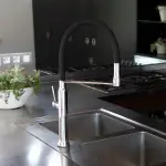 RamonSoler egykaros kihúzható konyhai csaptelep, Black Chrome