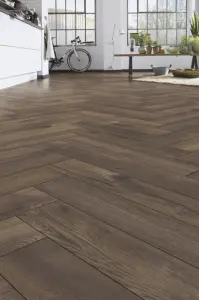 HERRINGBONE, 4766 TÖLGY CALAIS laminált padló