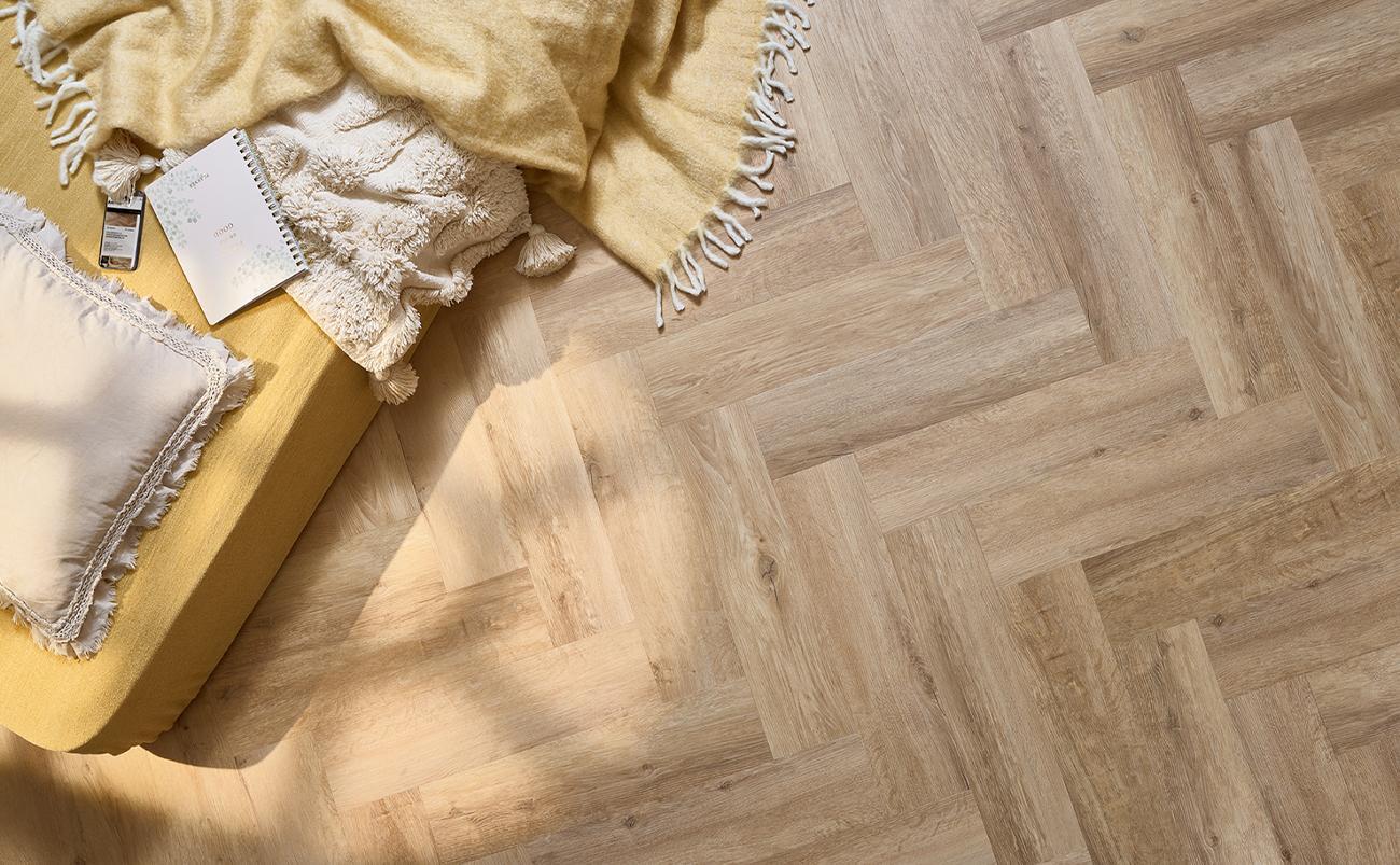 Arbiton Amaron Herringbone Windsor Oak – halszálka mintás klikkes SPC padló