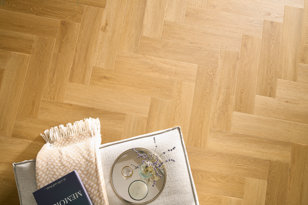 Arbiton Amaron Herringbone EIR Mineral Dryback Menor Oak – halszálka mintás ragasztós vinyl padló
