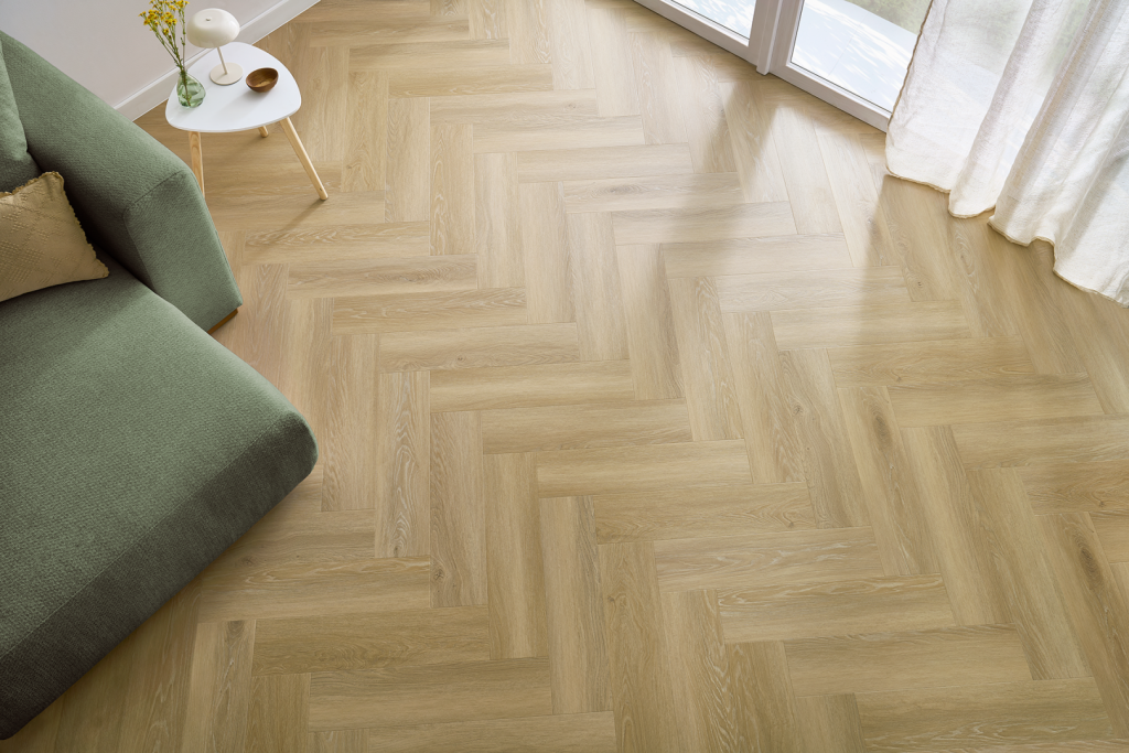 Arbiton Amaron Herringbone EIR Johannes Oak – halszálka mintás klikkes SPC padló