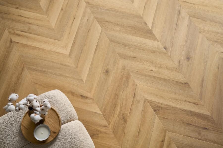 Arbiton Amaron Chevron Wembley Oak – francia halszálka mintás klikkes SPC padló