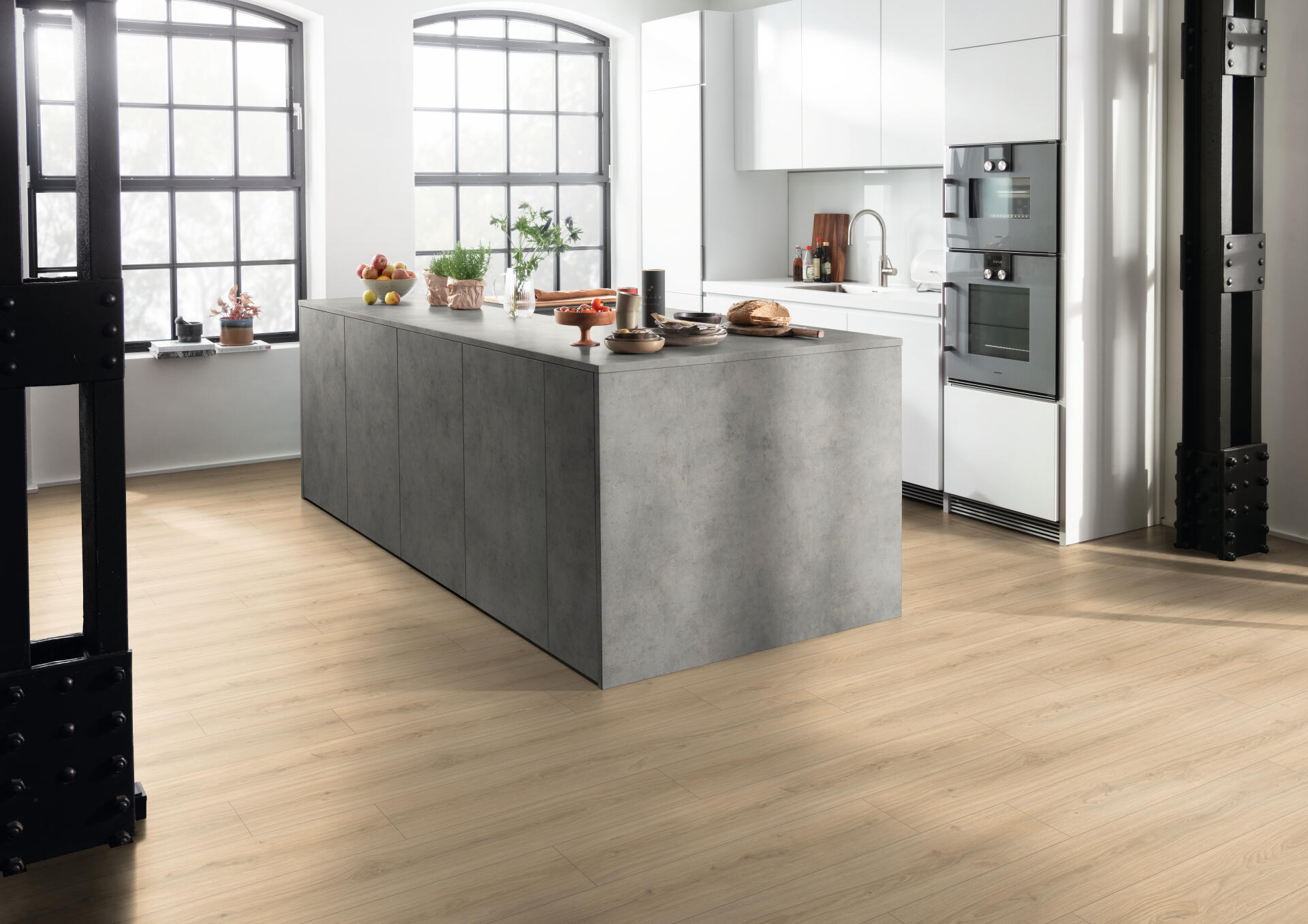 Egger Pro Classic 8/32 Aqua+ Light Padua Oak – laminált padló