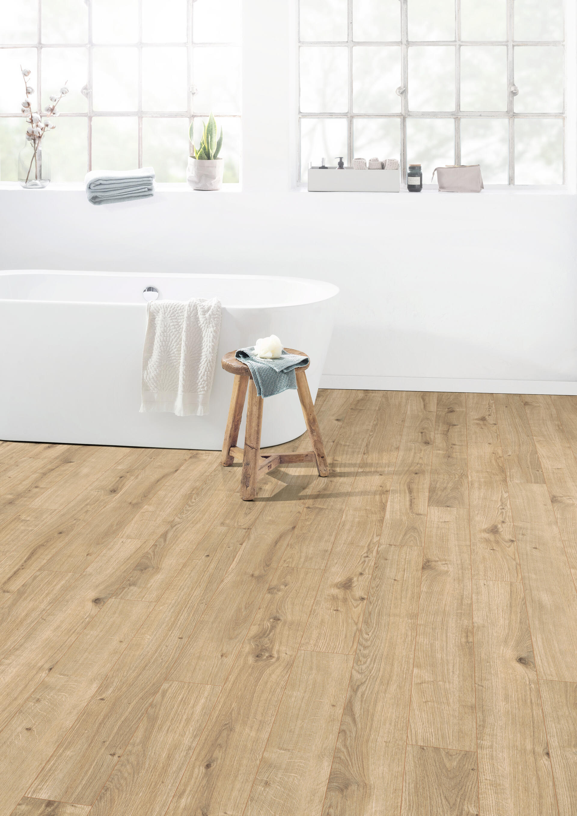 Egger Pro Medium 8/32 Aqua Light Dunnington Oak – laminált padló