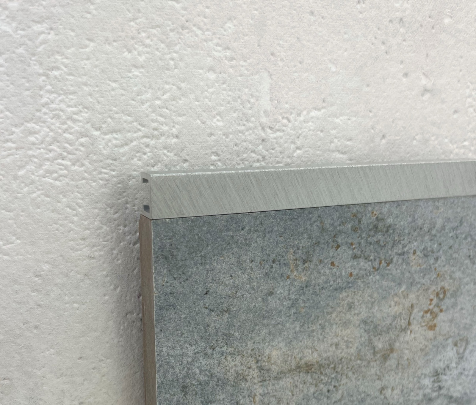 Progress Prolistell P All Eloxált Ezüst Szálcsiszolt Tiltex Alumínium Dekor Profil 10 mm (2,7 m/szál)