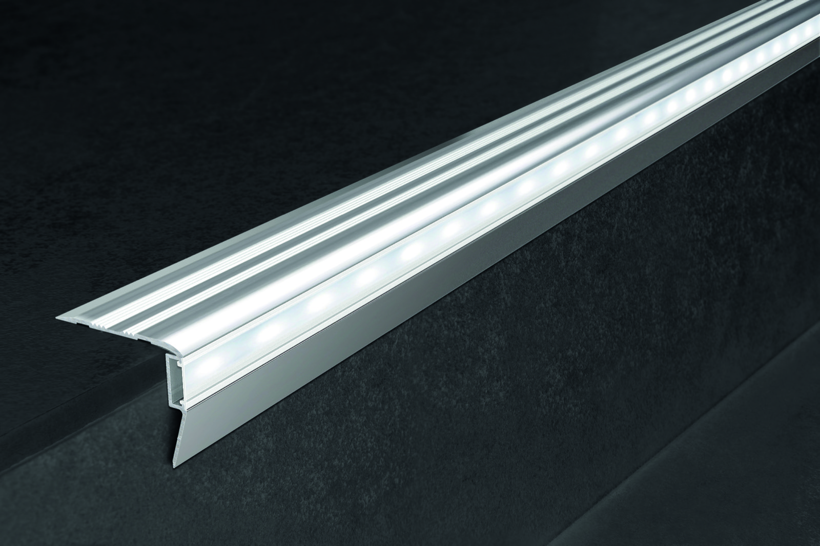 Progress Prostair LED Eloxált Ezüst Alumínium Lépcsőprofil 43,5 mm (2,7 m/szál)