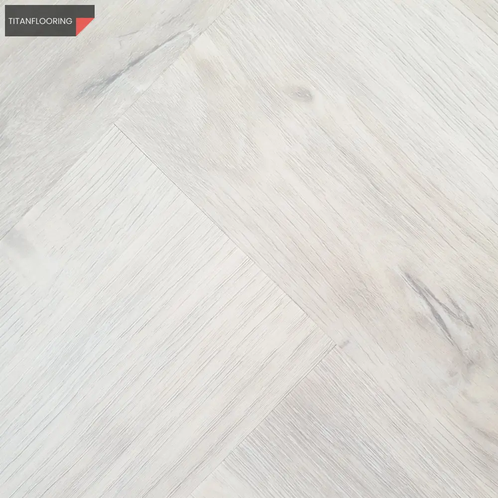 TitanFlooring Cotton White Oak Uniclic halszálka SPC padló, 615 x 127 x 5,2 mm