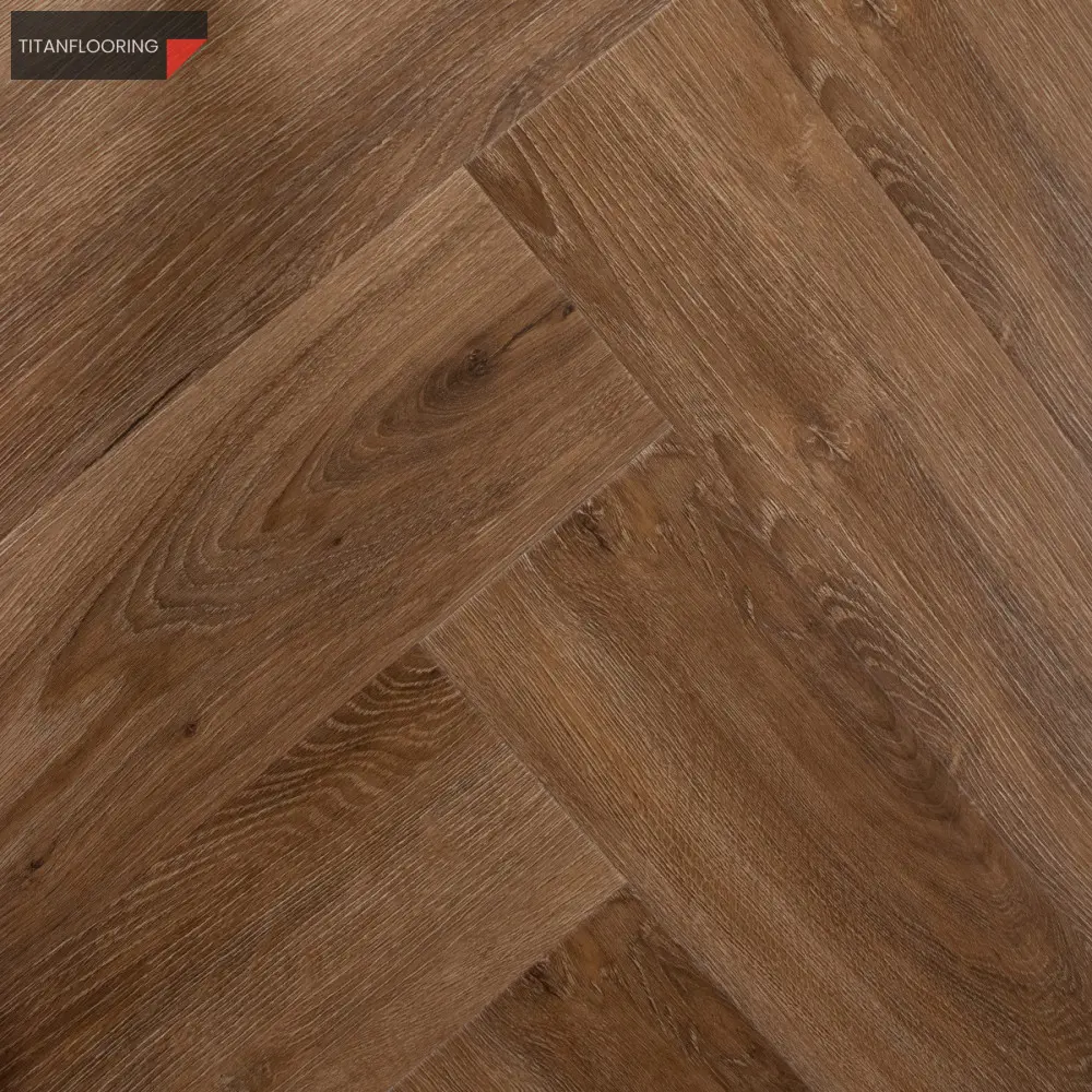 TitanFlooring Castle Dark Oak Uniclic halszálka SPC padló, 615 x 127 x 5,2 mm